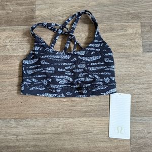 NWT Lululemon Black White Strappy Energy Bra Size 4